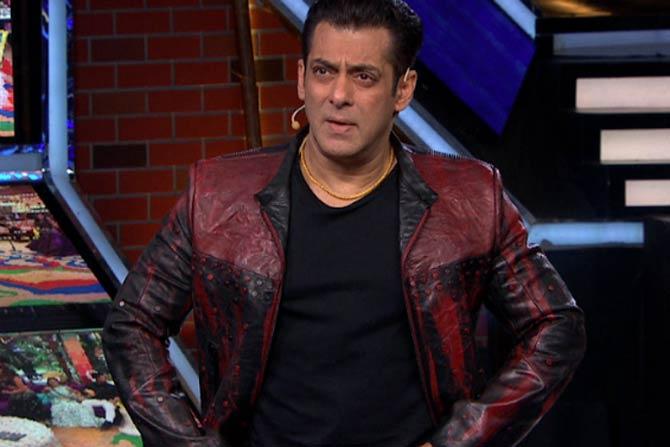 Saturday began on a bad note for the contestants when Salman in complete disgust questioned Asim on calling Sidharth's father 'a cry baby' despite knowing that he is no more and clarified that abusing cannot be the route to gain screen presence.