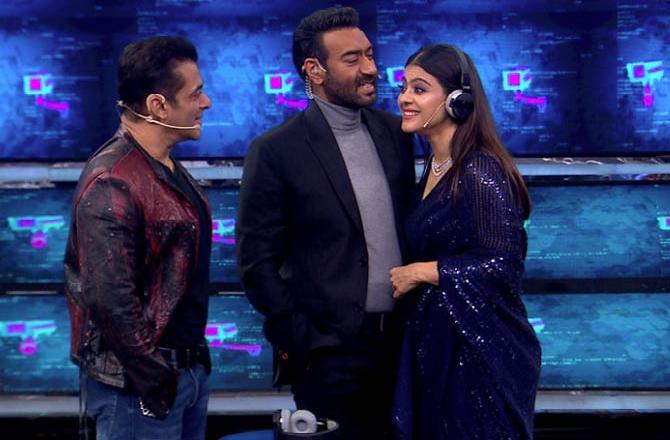 After the teaching session, Salman decided to lighten the mood by welcoming Ajay Devgn and Kajol on the show. They had come to promote their upcoming film Tanhaji: The Unsung Warrior. The trio had a gala time on the show and even entertained the contestants with their fun banter.