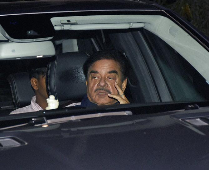 Shatrughan Sinha, who is good friends with Sanjay Khan, was also clicked at the birthday celebration.
