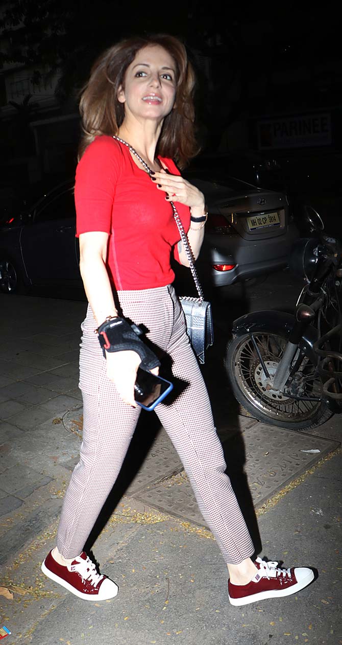 Sussanne Khan was all smiles as she was clicked by photographers after having a refreshing salon session in Juhu, Mumbai. All pictures/Yogen Shah