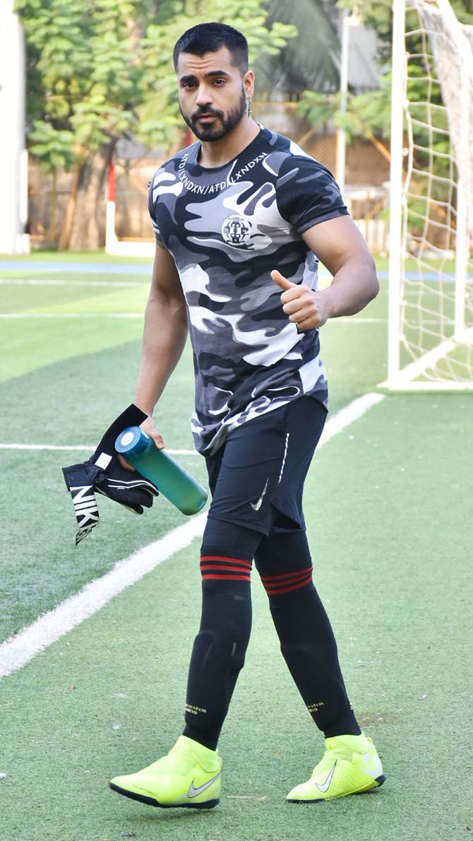 Former Bigg Boss contestant and television actor Gautam Gulati, who has become a regular at these celeb football sessions, gives a thumbs up to the photographers as he arrives at the Juhu ground.