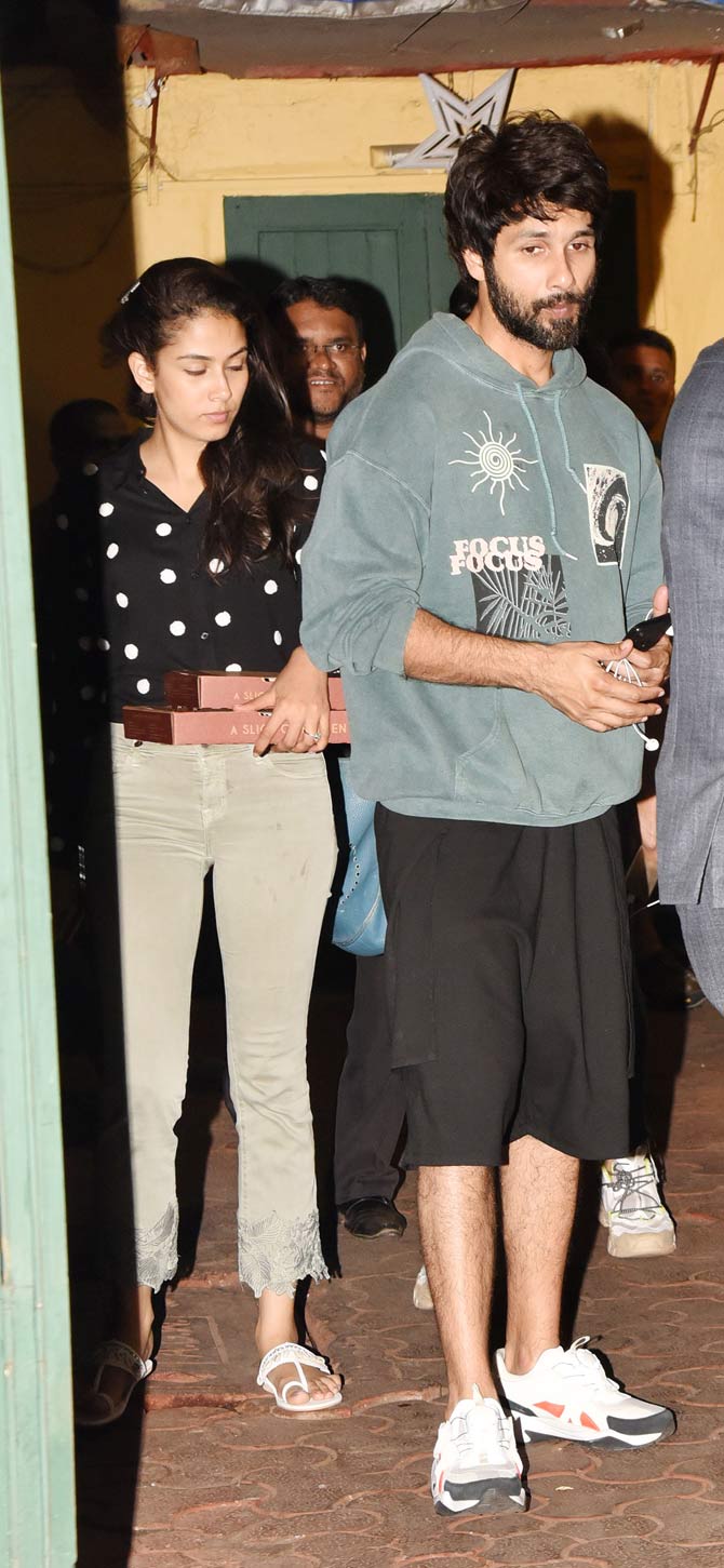 After an intense workout, the duo was also snapped grabbing a pizza at a popular eatery in Bandra, Mumbai. For the outing, Mira Rajput looked pretty cool wearing a polka dot shirt, paired with embroidered denim.