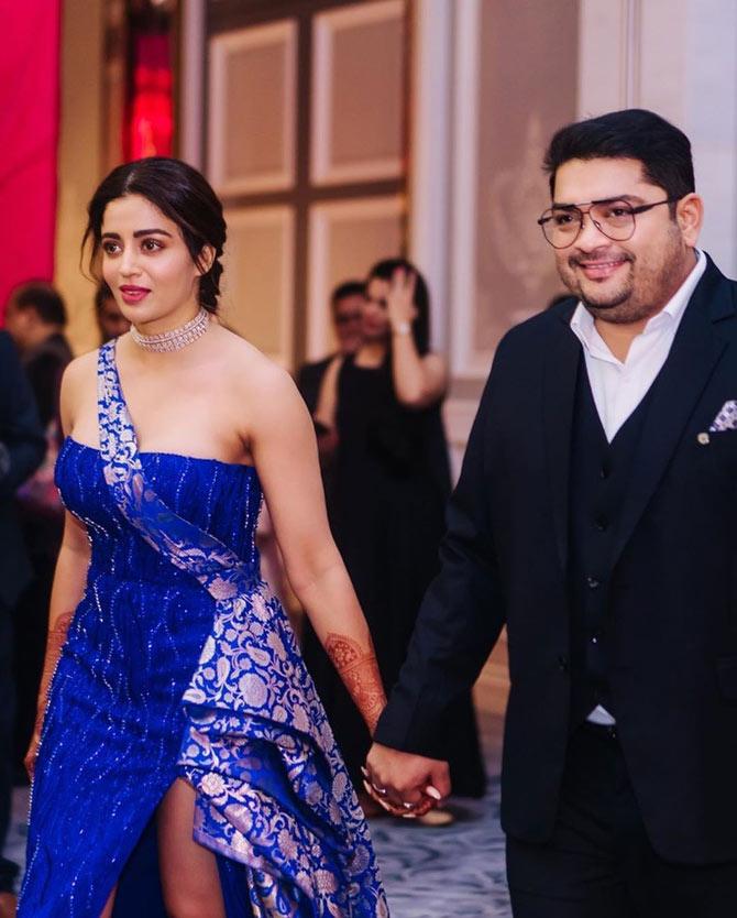 For the reception, Nehha chose a Swapnil Shinde outfit in an electric blue colour, which was heavily embellished with a long trail. Shardul looked dapper in a simple yet stylish black suit.