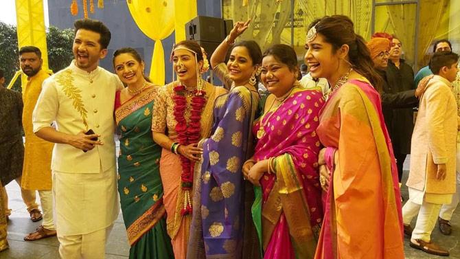 We wish Nehha Pendse and Shardul Singh Bayas a happy married life!
Pictured: Nehha with her friends Shruti Marathe, Hemangii Kavi, Abhijeet Khandkekar, Sanskruti Balgude, and Disha Danade.