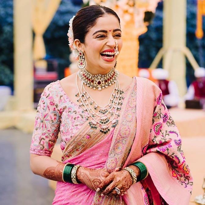 Aww! We can't get over how gorgeous Nehha looks in this photo! The actress couldn't keep from smiling on her big day. In fact, from the videos that went viral on the internet, the lovely bride was singing and dancing the whole time.