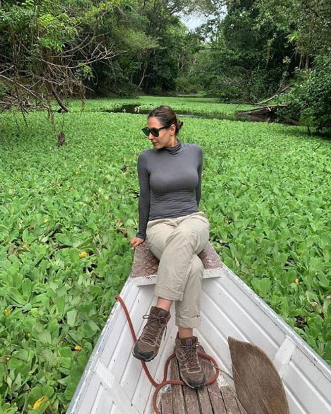 In the green of the earth, Ramona Arena was seen chilling in a t-shirt and pants in Amazon, Peru with her shades on.