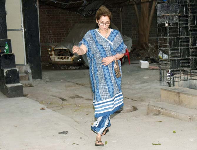 Dimple Kapadia was also clicked enjoying her salon session in the same suburb. The yesteryear actress opted for a simple look - kaftan styled kurta with blue palazzo.