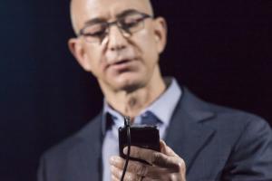 Facebook blames Apple iOS for Jeff Bezos' phone hacking
