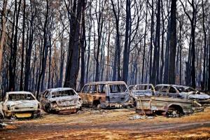 Australian firefighters race to contain blazes as heatwave looms