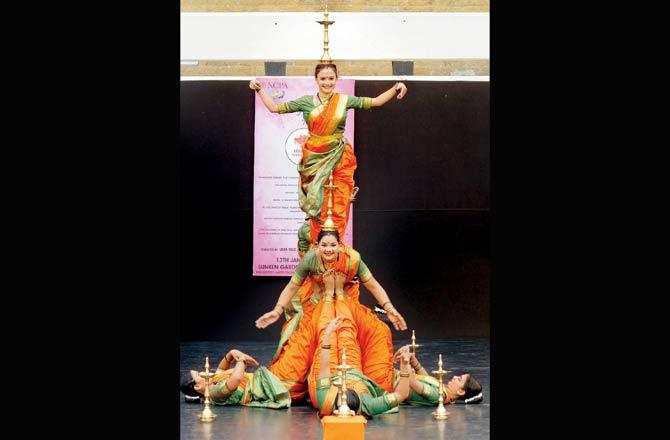 Dancers at Lokgatha