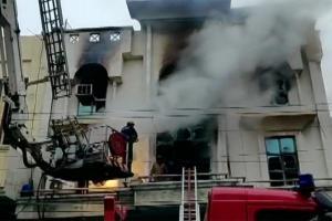 Major fire breaks out at paper factory in Delhi, One killed
