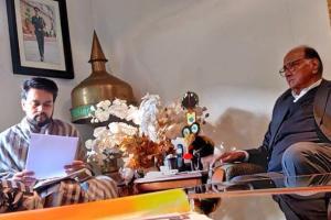 Sharad Pawar meets Thakur to discuss revival of scam-hit PMC Bank