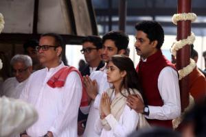 Nanda family, Abhishek Bachchan, Riddhima Sahni bid final goodbye