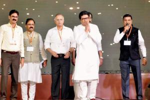 On Bal Thackeray's birth anniversary, Raj, Uddhav vie for his stripes
