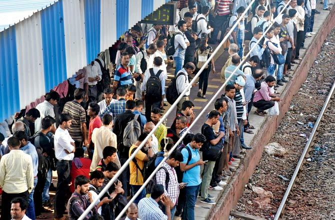 The WR runs a total of 1,367 services on the Churchgate-Dahanu section. File pic