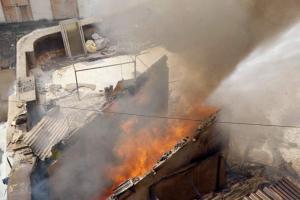 Massive fire guts godown in Nagpada, injures 8
