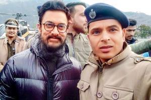 Aamir Khan clicks pictures with fans during shoot of Laal Singh Chaddha
