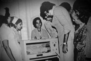 Don't miss this rare picture of Big B with a newborn Abhishek Bachchan