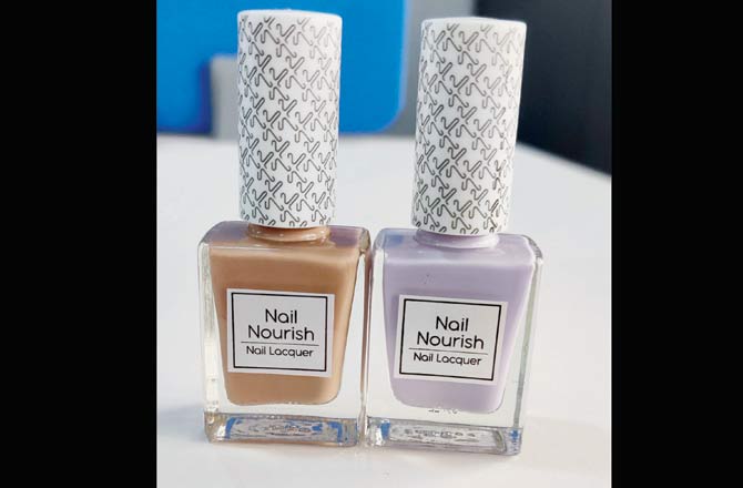Pastel nails