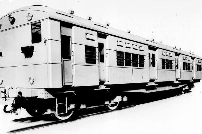 The first coach that arrived in Mumbai in 1925