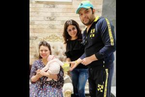 Kapil Sharma and Ginni get clay impressions of their daughter's hands