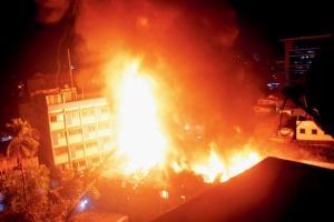 Massive fire breaks out in building at Kurla West