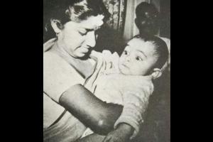 Rishi Kapoor shares a wide-eyed 'priceless' photo with Lata Mangeshkar