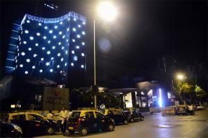 Mumbai 24x7: mid-day tours popular malls to check nightlife