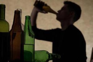 Man consumes four quarters of liquor in 10 minutes wins bet, loses life