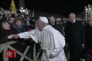 Pope Francis apologises for slapping devotee