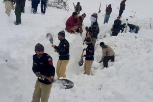 12-yr old girl rescued alive after being burried in snow