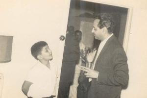 Rishi Kapoor's childhood picture with veteran actor Pran is adorable