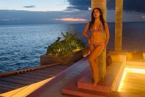 Sara Ali Khan flaunts her washboard abs in this bikini picture