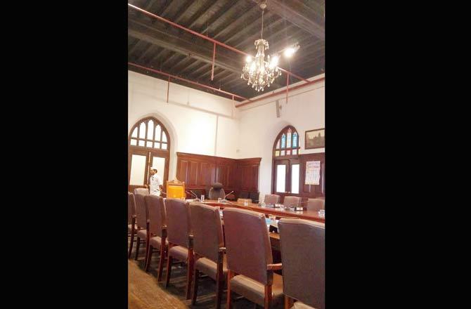 Within days of the standing committee chairman raising concern over the chandelier hanging above his head, the civic administration removed it