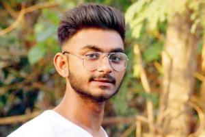 Three on speeding bike crash into divider, rider dies on spot