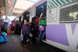 Mumbai: Woman hurt as she jumps out of moving train