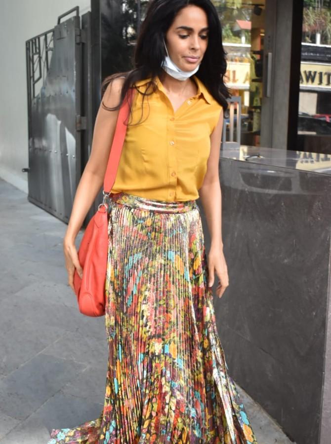 During the lockdown, Mallika Sherawat has been very active on her social media accounts. Theactress is on a photo-sharing spree, and she has been updating her fans on social media somememory-filled throwback pictures. The pictures and videos include family albums, vacation pictures and memories from the sets and events.