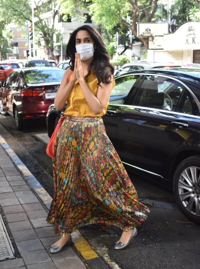 She completed her look with a pair of silver sandals and a cute looking red handbag. And yes, don't miss out on her blue mask. The actress is giving us a message to take care of our health by wearing masks and abiding with the social distancing norms.