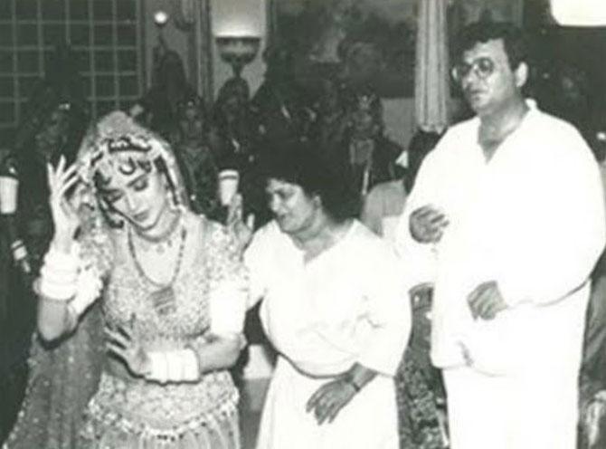 As a choreographer, Saroj Khan started her journey in the film industry in the early seventies. But she became a household name and gained immense popularity in the mid to late eighties, first directing dances for Sridevi, and then Madhuri Dixit.
In picture: On Madhuri Dixit's birthday, Saroj Khan posted this picture of her teaching 'Choli Ke Piche Kya Hai' dance steps to the actress. 