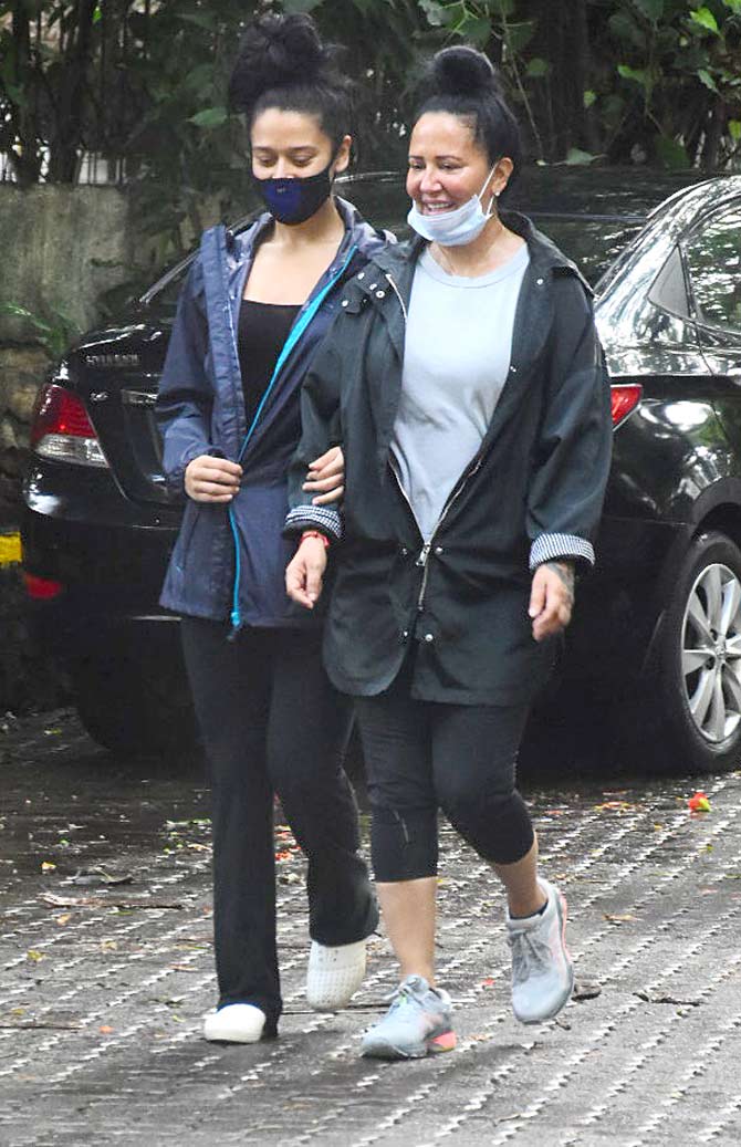 Jackie Shroff and Ayesha Shroff have two kids - Krishna Shroff and Tiger Shroff. The brother-sister duo is a fitness enthusiast.