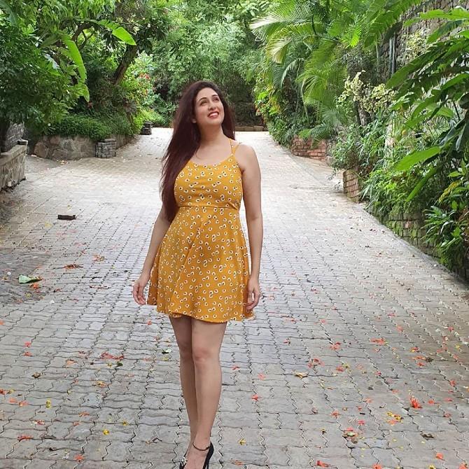 Along with sharing sizzling pictures of herself the Saraswatichandra actress has also turnedphilosophical. Sharing this picture, she wrote, 