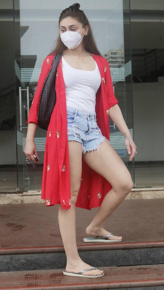 Shefali Jariwala was spotted strolling in Lokhandwala, Mumbai. The actress was seen wearing a red coloured shirt jacket, paired with denim shorts and a white basic top. All pictures/Yogen Shah