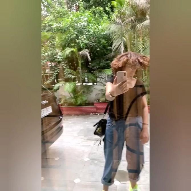 The latest video from their Chandigarh house was hilarious! Flaunting her grown tresses, Tahira captioned the slow-motion video, 