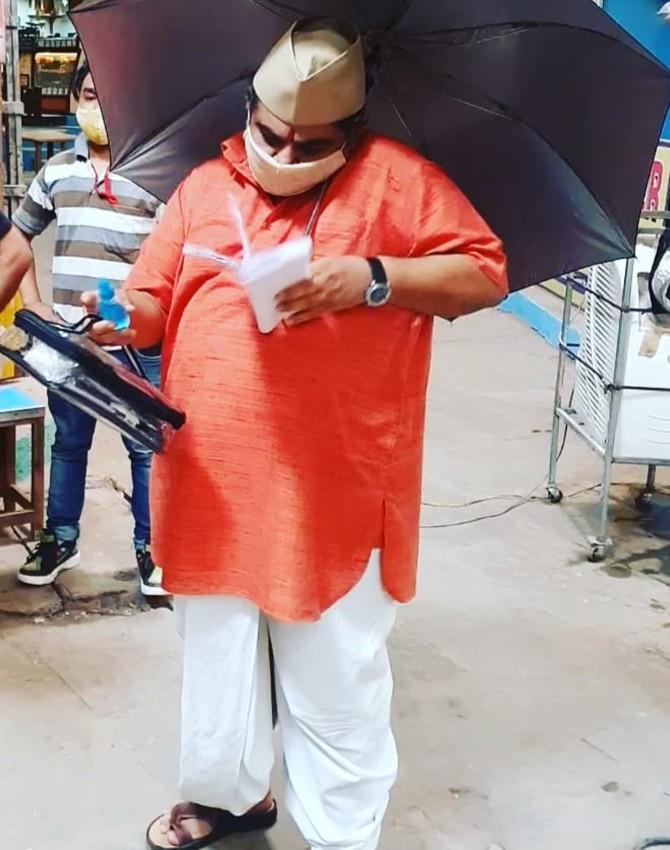 Bhakarwadi actor Deven Bhojani, who plays the lead on the show shared a picture from the sets on his Twitter handle. He tweeted, 