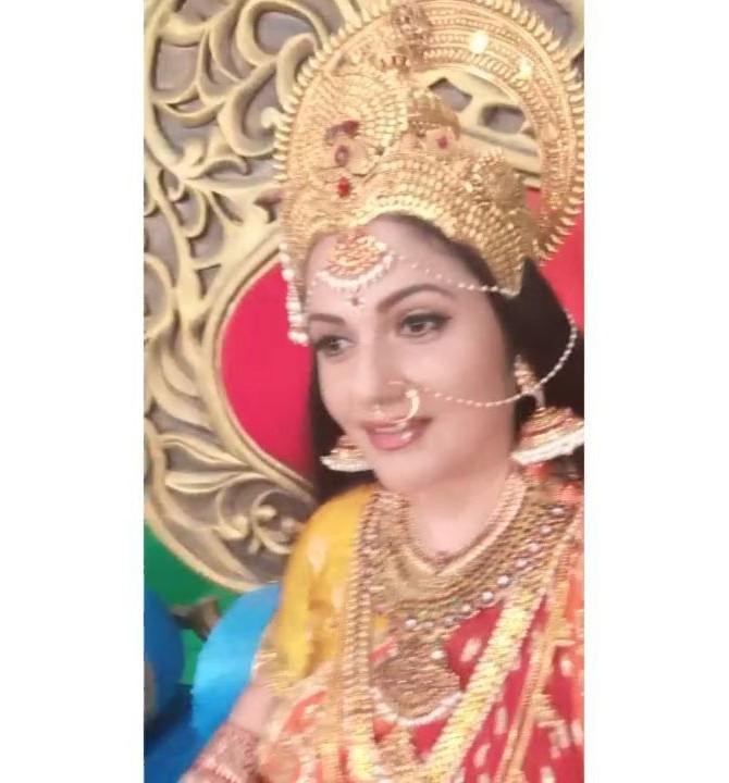 Santoshi Maa: Sunaye Vrat Kathayein actress Gracy Singh shared a video from the sets. “My first day on the set of SANTOSHI MAA, after lockdown.. ..following utmost precautions. Embracing the new normal.. ..New Challenges (sic)