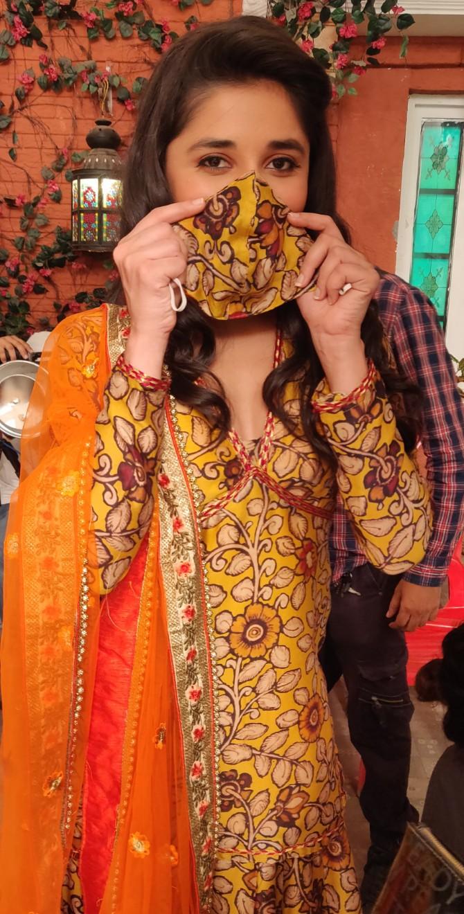 Kanika Mann who plays the role of Guddan in Guddan Tumse Na Ho Payega wearing a mask and following the government directives. She said, 