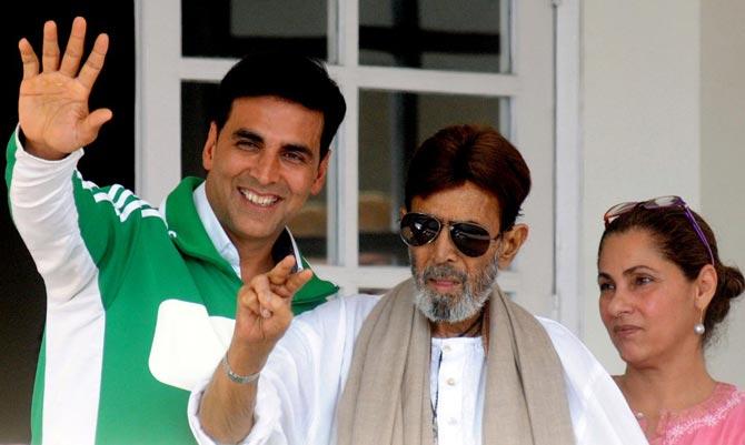Son-in-law Akshay Kumar was also a great comfort.
In picture: Rajesh Khanna flanked by his wife Dimple Kapadia and son in-law Akshay Kumar, wave to well-wishers gathered outside his Ashirwad bungalow in Mumbai on June 21, 2012