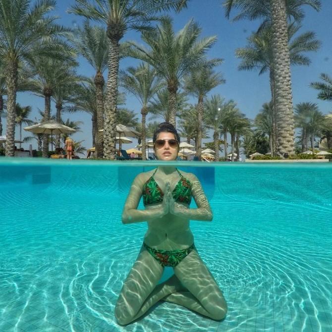 The Ishq Vishk hottie has been at her cheerful best during her quarantine life sharing sizzling pictures from her beach-y days back before the lockdown happened. Let's take a look at her pretty photos. Sharing this one, she wrote, 