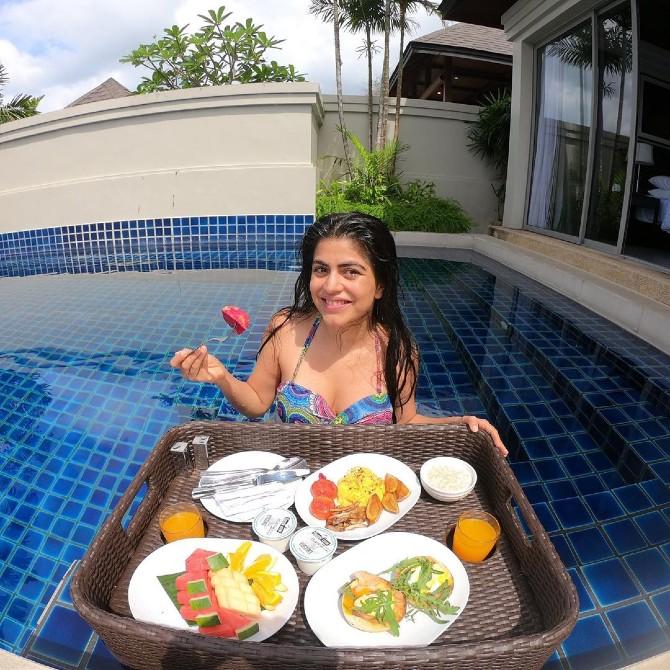 The 39-year-old actress is not only a traveler by heart, but she is also a born foodie. She shared this picture of herself enjoying a heavy breakfast in a pool in Phuket, Thailand. 