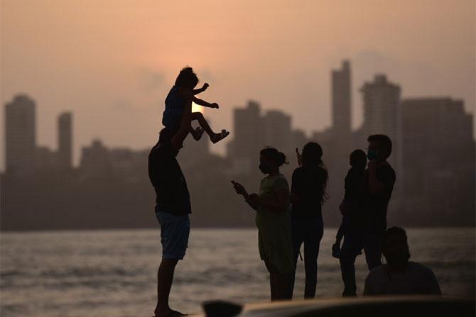 A family spends quality time while enjoying the sunset at Queen's Necklace in South Mumbai.
A few days ago, Mumbai Police had shared a creative post urging people to practice social distancing. Sharing pictures to put things into perspective, they said, 